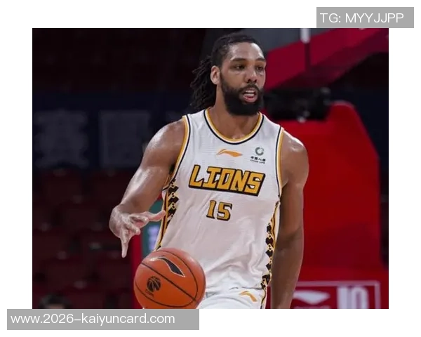 奥卡福进球瞬间意外出现沙滩球引发热刺球迷热议